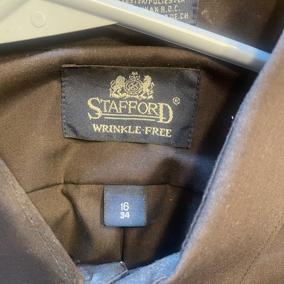 Stafford Wrinkle-free Men’s Dress Shirt.  Size 16 (34).  Excellent condition. - Picture 4 of 4